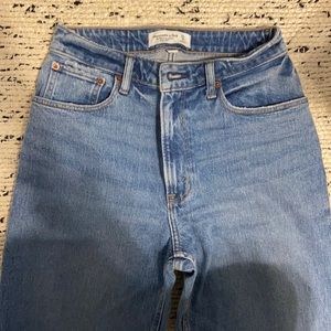 Abercrombie curve love 90’s relaxed high rise